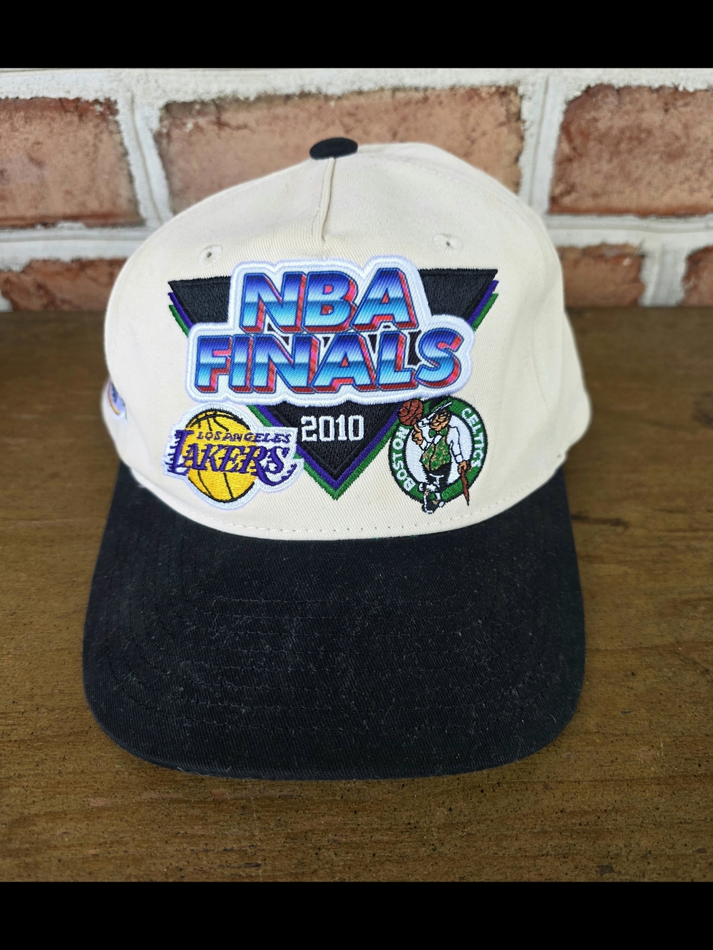 NBA Finals 2010 LAKERS-CELTICS HAT - Cream and Black